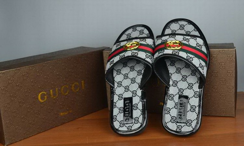 Gucci Slippers Woman--028